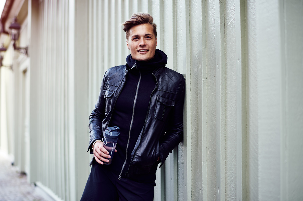 Шейкер спортивний Smartshake Slim 500ml Black