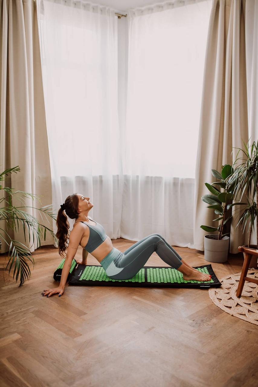 Килимок акупунктурний 4yourhealth Elite Line 0057 з подушкою чорно-зелений 120*40см
