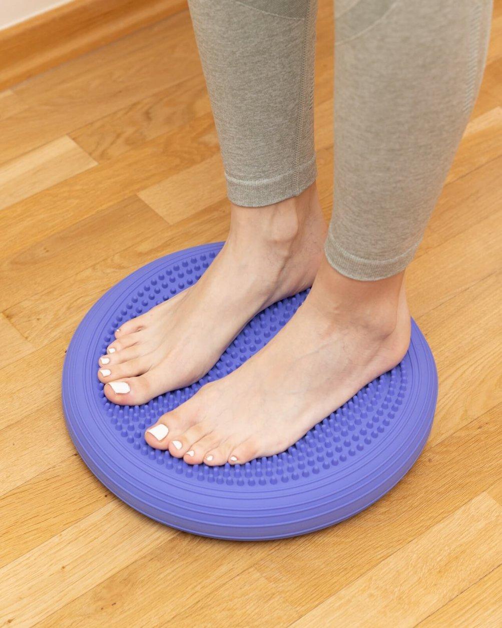 Балансувальна подушка-диск 4yourhealth MED+ 34 см (сенсомоторна) фіолетова