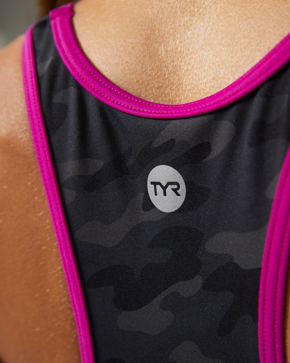 Топ жіночий TYR Women’s Blackout Camo Lyn Racerback, Black, 6, Black