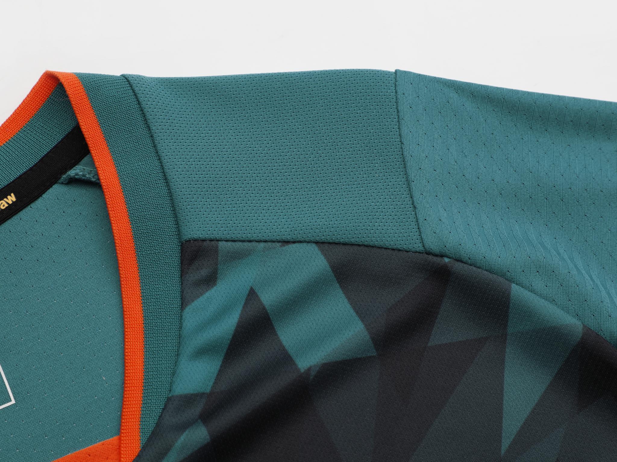 Футбольная форма Europaw 027 т.зелено-оранжевая [S] фото товару